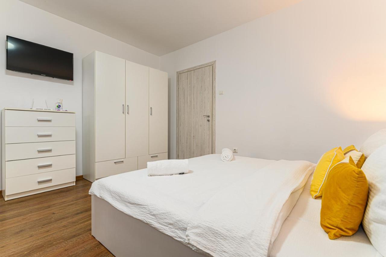 Jad - Family - Apartments & Studios Брашов Экстерьер фото